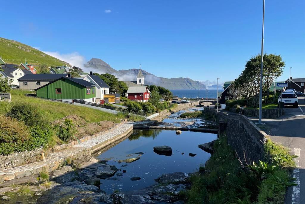 Charming And Authentic Heritage Retreat In Kvivik - Right Next To The River 외부 사진