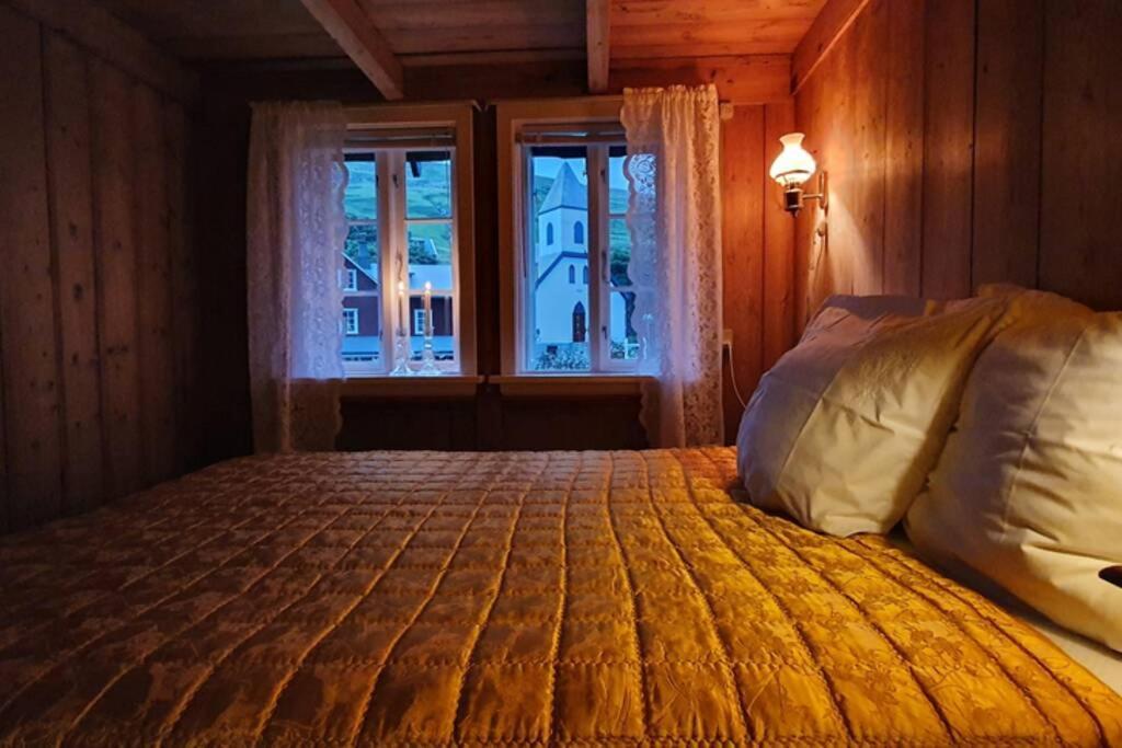 Charming And Authentic Heritage Retreat In Kvivik - Right Next To The River 외부 사진