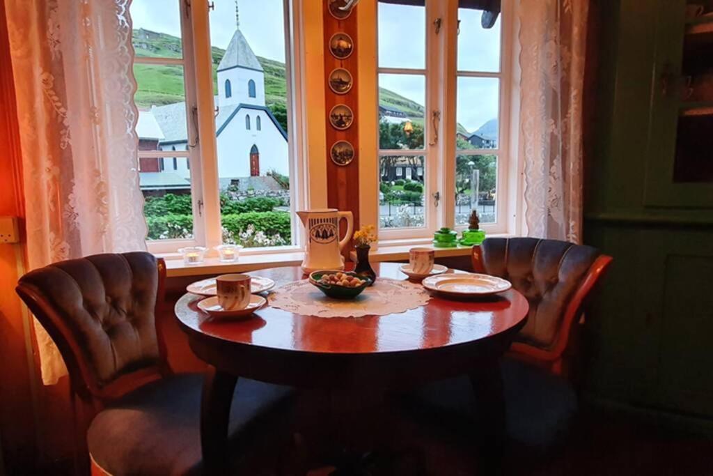 Charming And Authentic Heritage Retreat In Kvivik - Right Next To The River 외부 사진