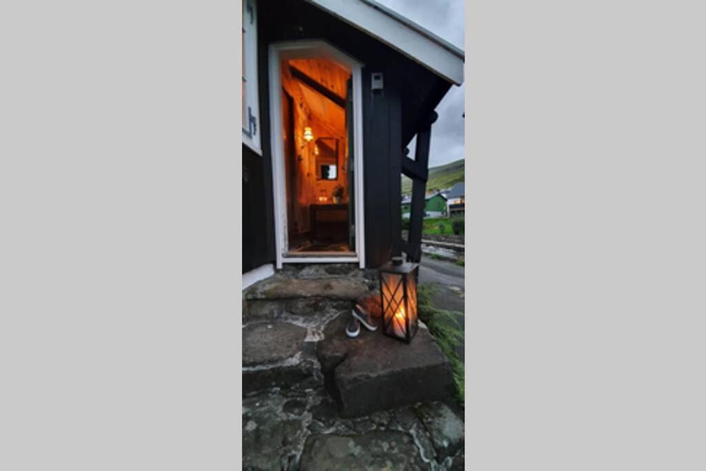 Charming And Authentic Heritage Retreat In Kvivik - Right Next To The River 외부 사진